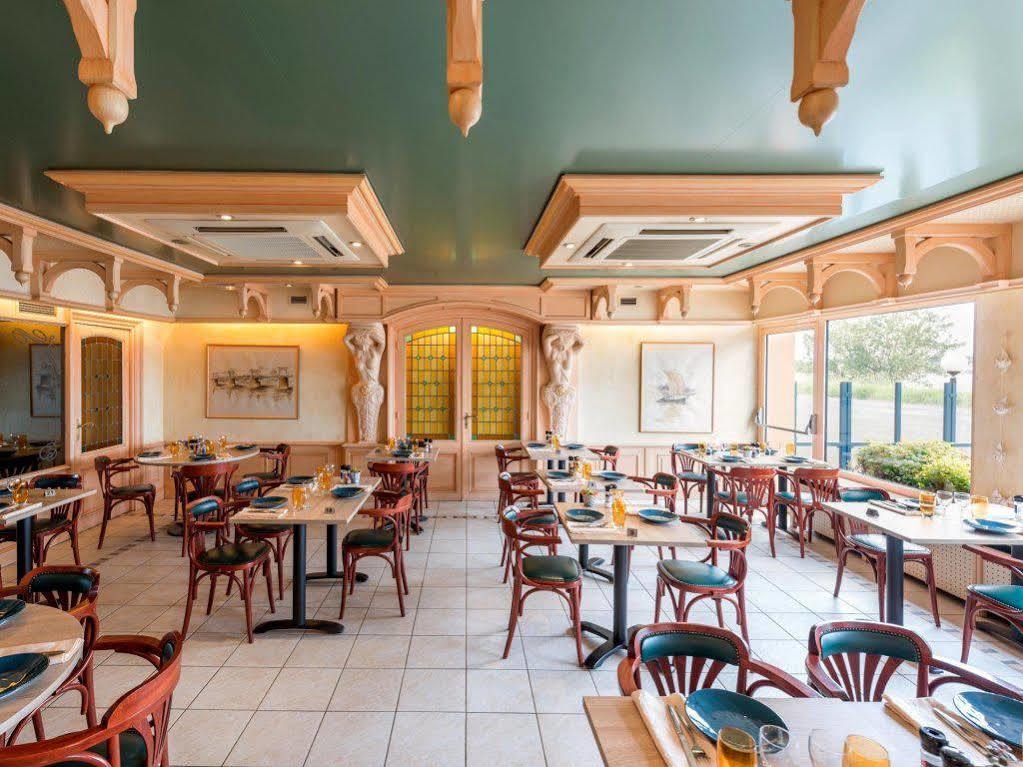 Logis Hotels - Au Poisson D'Argent - Hotel 3 Etoiles Et Restaurant Le Mesnil-en-Vallee Екстер'єр фото